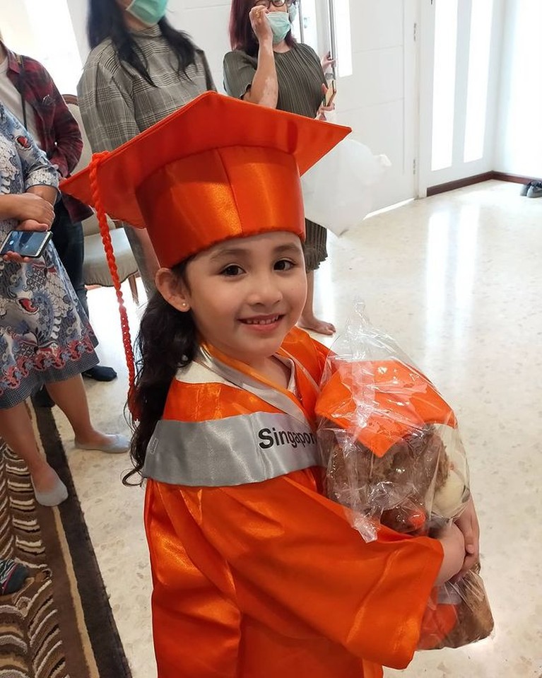 Potret Lucu Lakeisha dan Alqeinan Anak Arumi Bachsin dan Emil Dardak Pernikahan Arumi Bachsin dan Emil Dardak telah dikaruniai dua orang anak yang lucu. Yuk kita intip potret Lakeisha dan Alqeinan!