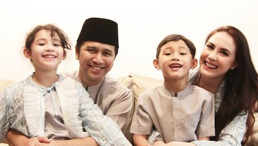 img-title Pergi ke Jakarta, Arumi Bachsin Serahkan Urusan Anak ke Emil Dardak