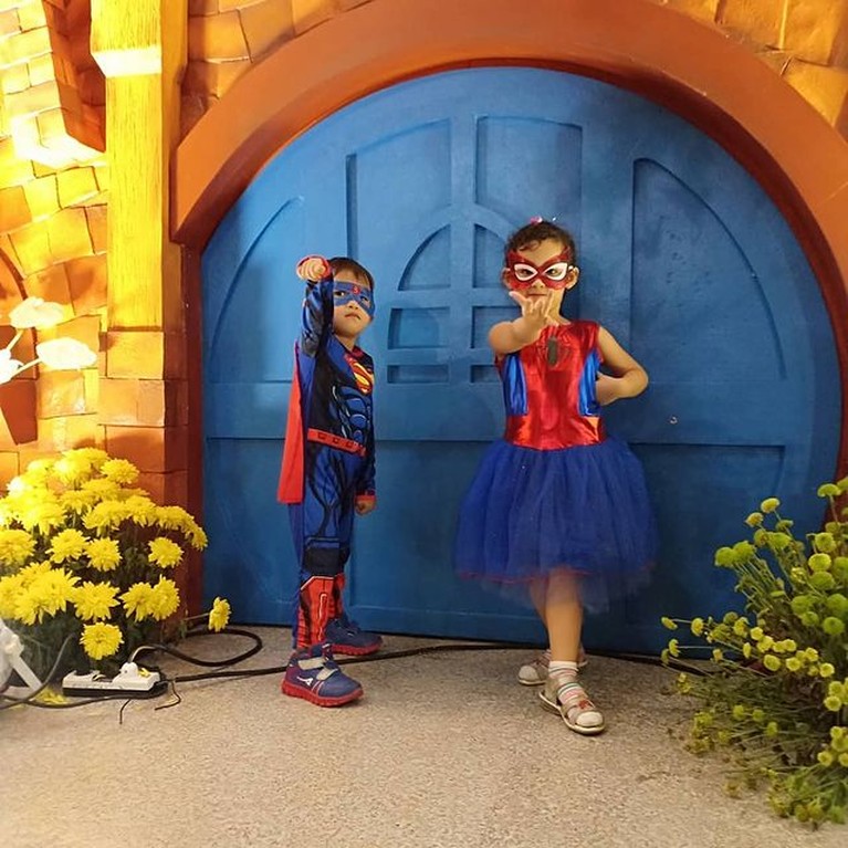 Potret Lucu Lakeisha dan Alqeinan Anak Arumi Bachsin dan Emil Dardak Pernikahan Arumi Bachsin dan Emil Dardak telah dikaruniai dua orang anak yang lucu. Yuk kita intip potret Lakeisha dan Alqeinan!
