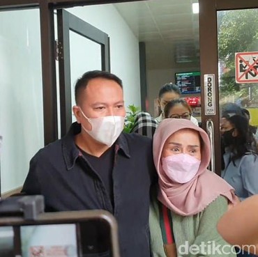 Tangisan 3 Wanita Pecah Saat Vicky Prasetyo Diganjar 8 Bulan Penjara