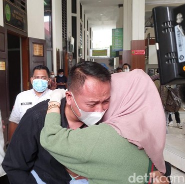 Kalina Oktarani Menangis Vicky Prasetyo Dituntut 8 Bulan Penjara
