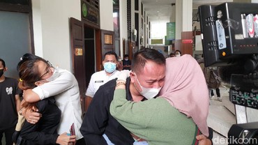 Kalina Oktarani Menangis Vicky Prasetyo Dituntut 8 Bulan Penjara
