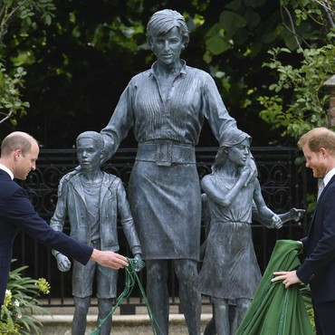 Akur, Pangeran William & Harry Bertemu di Peresmian Patung Putri Diana