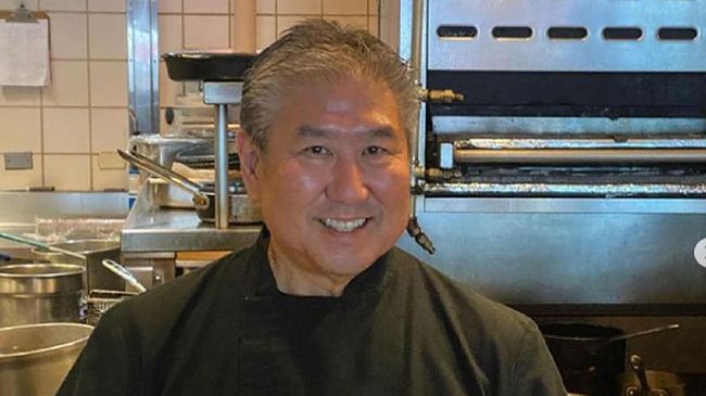 Bukan Gordon Ramsay yang namanya begitu populer di tengah masyarakat. Koki termahal di dunia justru jatuh pada koki sederhana asal Hawaii, AS, Alan Wong.
