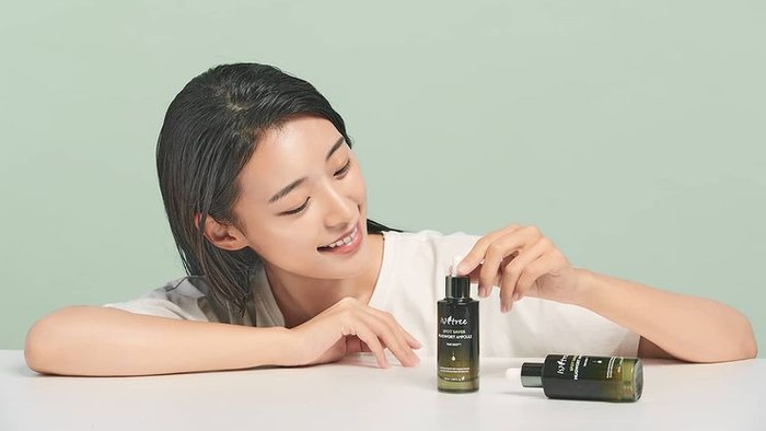 3 Serum dengan Kandungan Mugwort untuk Mengatasi Jerawat