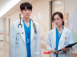 Deretan Pemain 'Hospital Playlist' yang Bakal Jadi Cameo di 'Resident Playbook'