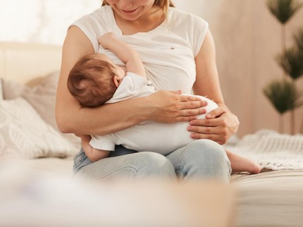 5 Perilaku Bayi Ketika Menyusu, Ada yang Suka Jambak Rambut dan Memukul