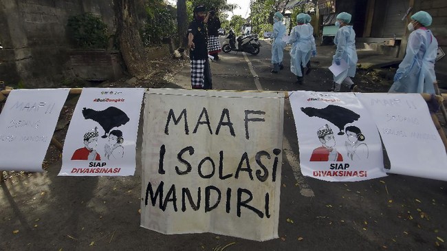 Satgas Covid-19 membeberkan konsep micro lockdown untuk menekan laju penularan corona varian Omicron di Indonesia.