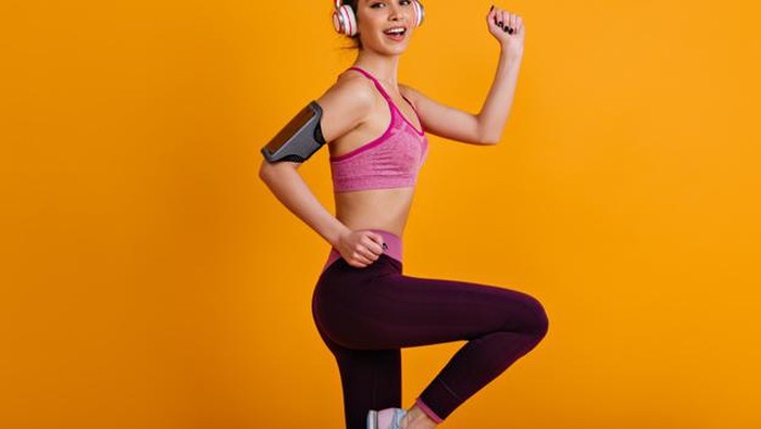 Ingin Tubuh Lebih Bugar? Yuk, Lakukan 5 Kiat Zumba Sendiri Selama PPKM Darurat di Rumah!