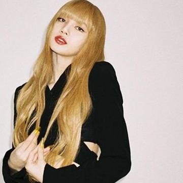img-title Lisa Blackpink Terpilih Sebagai Juri untuk Penghargaan Mode ANDAM 2021