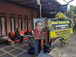 Suasana Kediaman Mbak You Jelang Pemakaman di Bandung