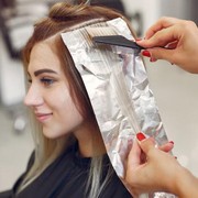 Meski Tampak Indah, 6 Efek Samping Terlalu Sering Mengubah Warna Rambut Ini Perlu Kamu Tahu!