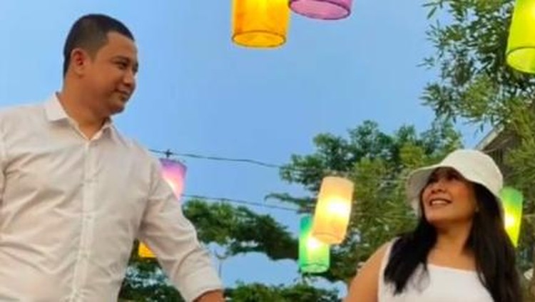 Nenek Prewed dengan Brondong Nenek Prewed dengan Brondong
