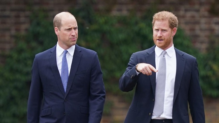 LONDON, ENGLAND - JULY 01: Prince Harry, Duke of Sussex and Prince William, Duke of Cambridge speak with garden designer Pip Morrison, during the unveiling of a statue they commissioned of their mother Diana, Princess of Wales, in the Sunken Garden at Kensington Palace, on what would have been her 60th birthday on July 1, 2021 in London, England. Today would have been the 60th birthday of Princess Diana, who died in 1997. At a ceremony here today, her sons Prince William and Prince Harry, the Duke of Cambridge and the Duke of Sussex respectively, will unveil a statue in her memory. (Photo by Dominic Lipinski - WPA Pool/Getty Images)