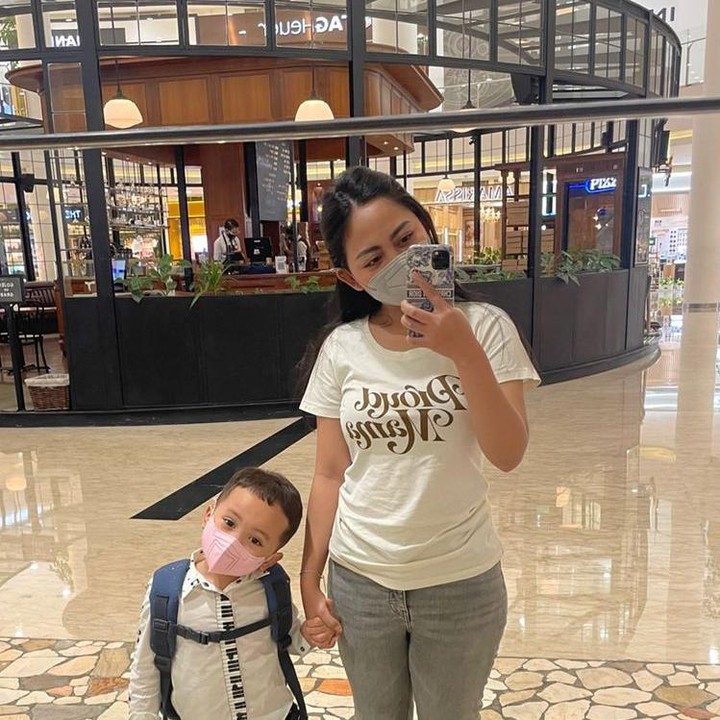 <p>Baik Rachel dan Niko, keduanya memposting Insta Stories terkait kegiatan mereka di hari tersebut. Meski tak dalam satu frame, ketiganya terbukti menghabiskan waktu bersama-sama. (Foto: Instagram @rachelvennya)</p>