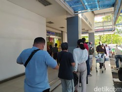 Antrean Pengunjung di Supermarket Mengular, Panic Buying atau Bukan?