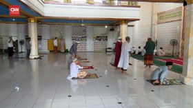 VIDEO: Masjid Masih Gelar Salat Jumat jelang PPKM Darurat