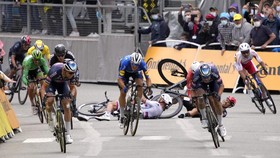 Transvision Gelar Nobar Balap Sepeda Tour de France 2022 di Surabaya