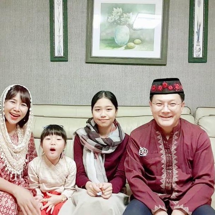 <p>Yannie Kim dan Ko Soobin hidup bahagia di Korea Selatan, Bunda. Mereka tak segan menampilkan potret kekompakan di Instagram. (Foto: Instagram: @yannie_kim79)</p>