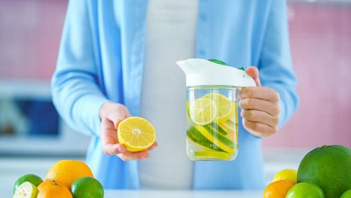 5 Resep Infused Water Simpel untuk Meningkatkan Imunitas Tubuh