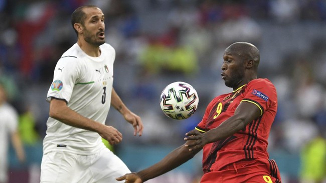 Jose Mourinho melontarkan ide agar kedua Giorgio Chiellini dan Leonardo Bonucci mengajar cara menjadi bek tengah di dalam perkuliahan.