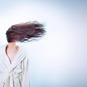 Penyebab Rambut 'Singa' dan Rekomendasi Bahan yang Baik untuk Merawat Rambut Rusak