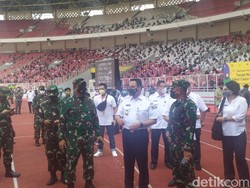 Panglima TNI, Kapolri, dan Anies Tinjau Vaksinasi Massal Usia 12+ di GBK