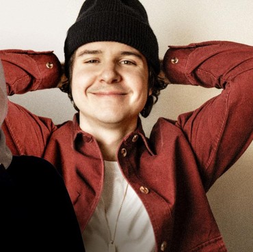 Pesan Mendalam Lukas Graham & Hanin Dhiya dalam Lagu 'Happy For You'