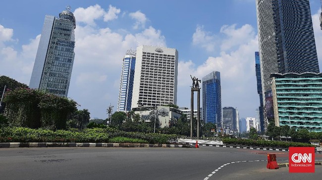 Sejumlah mal yang terletak di Kota Depok dan Kota Bekasi, Jawa Barat tutup saat hari pertama PPKM Darurat, Sabtu (3/7).