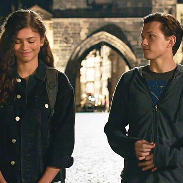 Kepergok Ciuman di Dalam Mobil, Tom Holland dan Zendaya Pacaran?