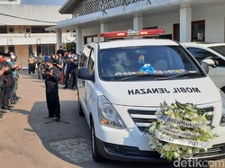 Jenazah Rachmawati Diberangkatkan dari RSPAD ke TPU Karet Bivak