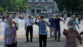 5 Olahraga Terbaik untuk Jaga Keseimbangan di Usia 50 Tahun ke Atas