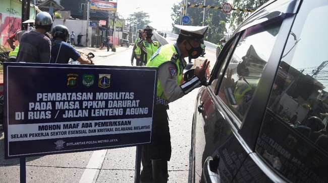 CNNIndonesia.com merangkum beberapa peristiwa dan fakta penting selama implementasi kebijakan selama PPKM Darurat Jawa Bali 3-20 Juli 2021.