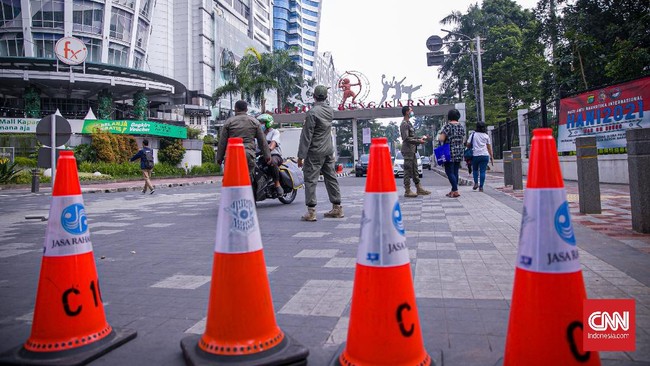 Selama PPKM Darurat pada 3-11 Juli, volume lalu lintas di Jakarta berkurang drastis, begitu pula jumlah penumpang angkutan umum.