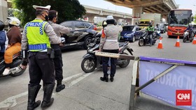 PPKM Hari Pertama, Pengendara Meradang Diadang Polisi
