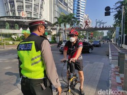 PPKM Darurat, Polisi Halau Para Pegowes yang Coba Masuk Jl Sudirman