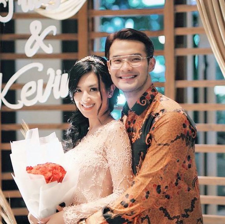 <p>Lama tak terlihat di layar kaca saat ini, Sylvia Fully diketahui sedang menanti kelahiran anaknya, Bun. Belum lama ini menggelar baby shower bersama orang-orang terdekatnya. (Foto: Instagram @sylvia_fully88)</p>