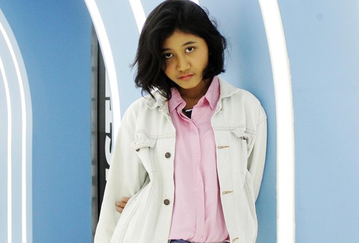 Tidak hanya diundang ke televisi, Amel juga sempat dipertemukan dengan ibunda Nike Ardila, Ningsih Ningsihrat (mami). Baik Amel dan Mami sama-sama antusias dan bahagia karena bisa bertemu, dan mengenal lebih dalam / foto: wolipop.detik.com Dimas Wisnu AW