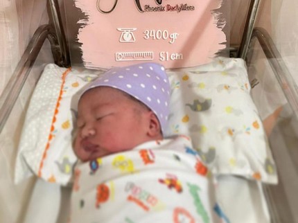 5 Potret Kelahiran Anak Ketiga Wendi Cagur yang Berjenis Kelamin Perempuan