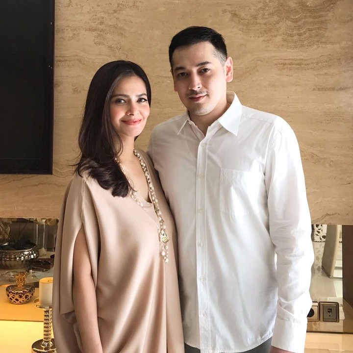 <p>Artis cantik Cut Tary resmi menikah dengan Richard Kevin pada 2019, Bunda. Kini, Cut Tary pun memiliki tiga anak dengan tambahan dua anak dari pernikahan Richard dan mantan istrinya. (Foto: Instagram: @cuttaryofficial)</p>
