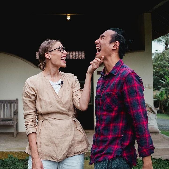 <p>Daniel Mananta telah 10 tahun menjalani pernikahan dengan sang istri, Viola Maria Mananta. Viola merupakan wanita asal Jerman, Bunda. (Foto: Instagram @vjdaniel)</p>