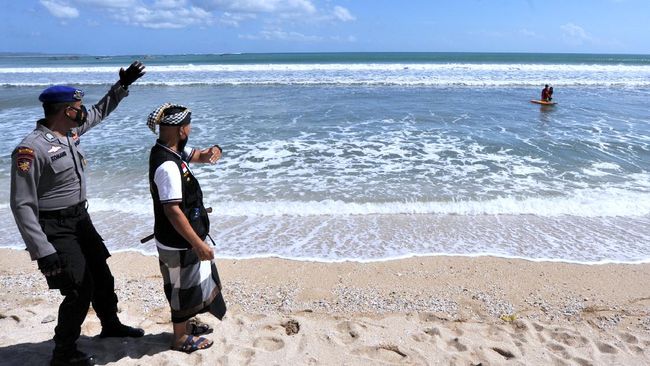 Seluruh objek dan destinasi wisata di wilayah Kabupaten Badung, termasuk kawasan Pantai Kuta, Bali ditutup selama masa PPKM Darurat pada 3-20 Juli 2021.