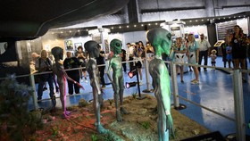 'Elite Global' Bikin Teori Konspirasi Alien Subur