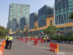 Hari Kedua PPKM Darurat, Penyekatan di Bundaran Waru Terpantau Lengang
