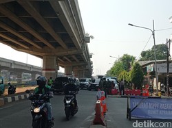 Abang Ojol Rela Cancel Order saat Disekat di Kalimalang