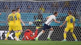 Momen Kane Nyaris Cetak Gol Lewat Tendangan Voli Spektakuler