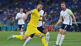 Momen Yarmolenko Larang Pemain Ukraina Salaman dengan Maguire