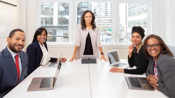 3 Ciri Tempat Kerja Toksik yang Harus Diketahui dan Dihindari Fresh Graduate