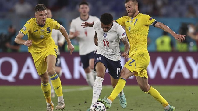 Kapten Manchester United, Harry Maguire memberikan pujian pada Jadon Sancho di tengah gelaran Euro 2020 (Euro 2021).