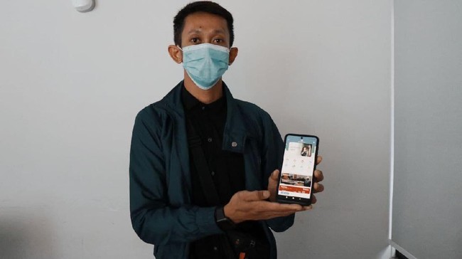 Peserta JKN-KIS Indra Hapsara mengapresiasi kehadiran aplikasi Mobile JKN yang mempermudah masyarakat mendapatkan layanan kesehatan tanpa keluar rumah.